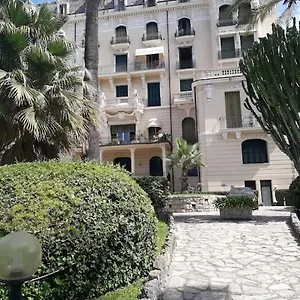 La Casa Di Anna, In Palazzina Liberty Fronte Parco , Bordighera Italie